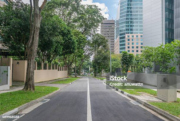 Stadtstraße Nachbarschaftsansicht Mit Grünen Bäumen Stockfoto und mehr Bilder von Republik Singapur