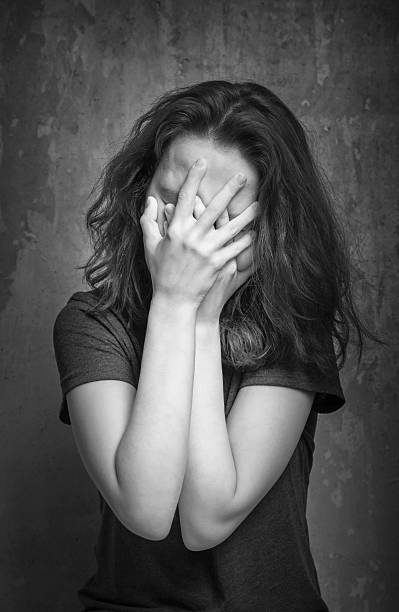 В Твери молодая женщина не продала духи и обеднела на 32 тысячи рублей - МК Твер