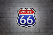 us-route-66-an-einer-wand-bemalt.jpg?b=1