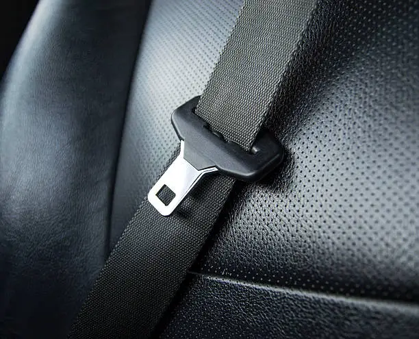 Dangerous driving with unfastened seat belt