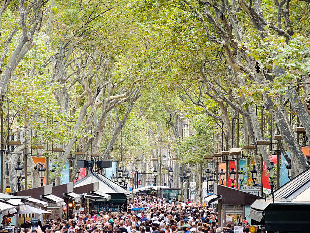 istock Crowded street in Barcelona - La Rambla 590037642