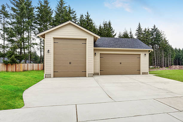 istock Separate garage and shop room with driveway. 590057990