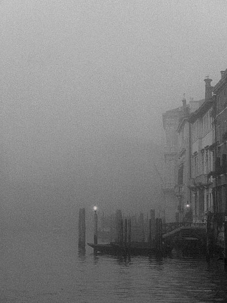 зима в ввнисе - gondola italy venice italy italian culture стоковые фото и изображения