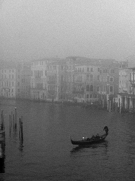 winter in venedig - venice italy italy gondola canal stock-fotos und bilder