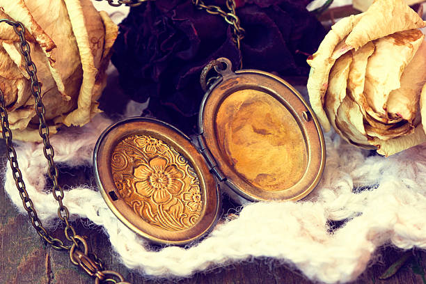 vintage locket close-up vintage locket close-up locket photos stock pictures, royalty-free photos & images