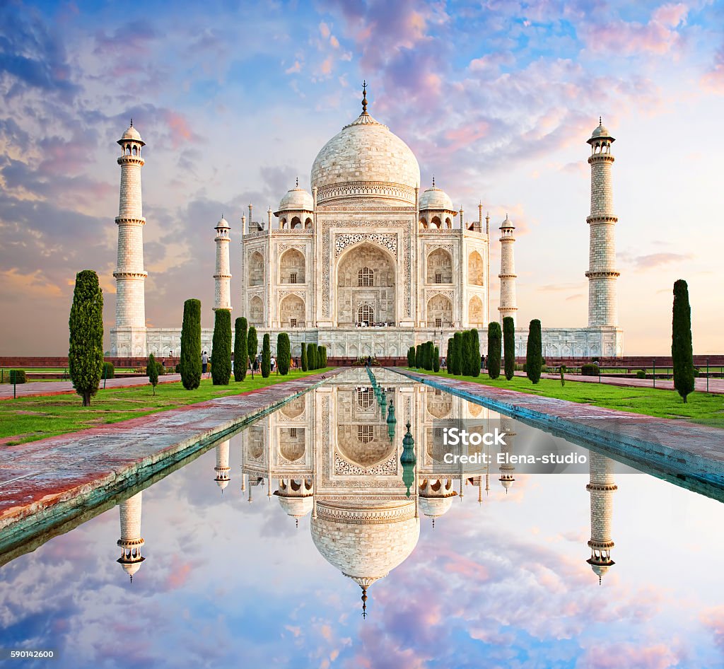 Taj Mahal a la luz del atardecer, Agra, India - Foto de stock de Taj Mahal libre de derechos