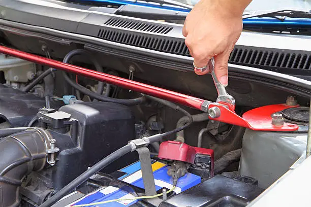Turn the wrench for replacing front strut bar