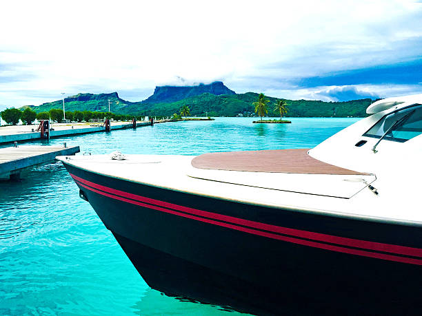 melhor taiti monte otemanu - french polynesia pier lagoon nautical vessel - fotografias e filmes do acervo