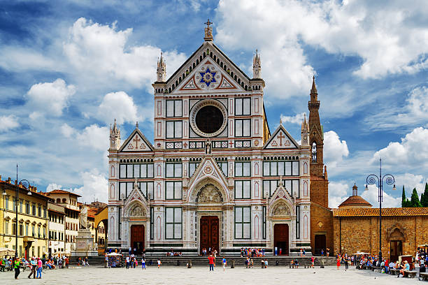 この寺院、フィレン��ツェのサンタクローチェ教会 - piazza di santa croce ストックフォトと画像