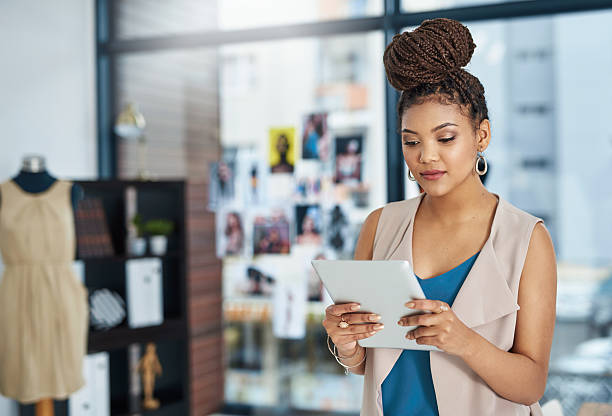 istock Consulting the fashion expert 590181252