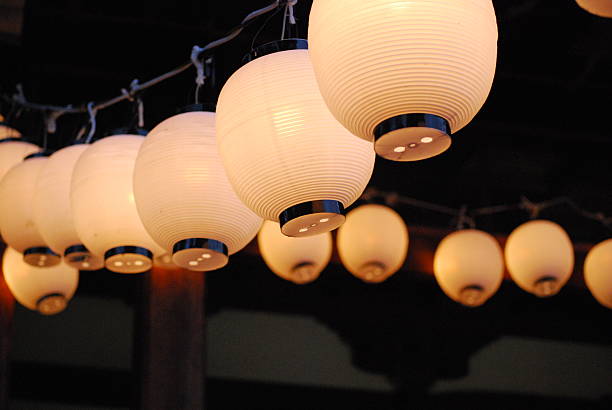 lanternas japonesa à noite - japanese lantern fotos - fotografias e filmes do acervo