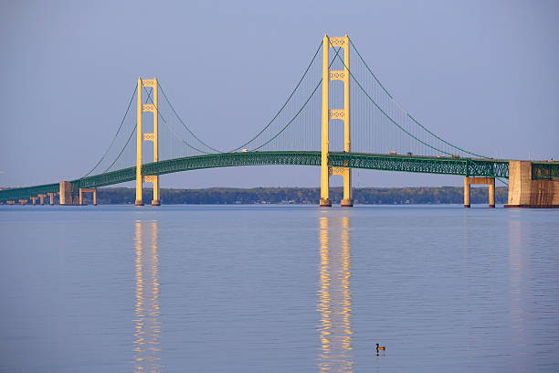 맥키낙 서스펜션 브리지 - straits of mackinac 뉴스 사진 이미지