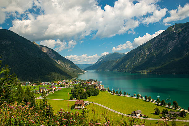 achensee  - paragliding sport austria parachuting fotografías e imágenes de stock