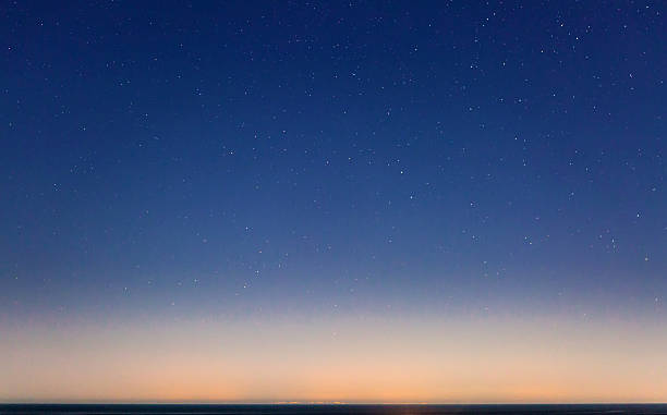 cielo stellato e costa siciliana - crepuscolo foto e immagini stock