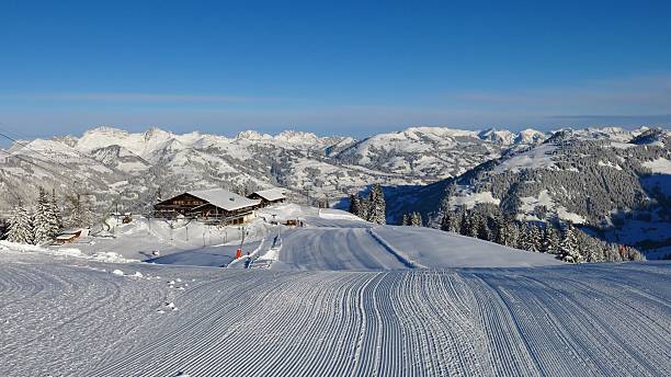 ski slope on mt wispile, gstaad - bernese oberland gstaad winter snow imagens e fotografias de stock