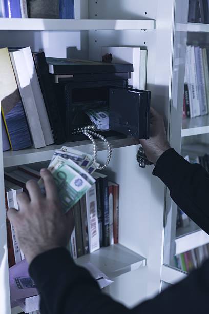 istock Where do they keep rest of the money? 590279820