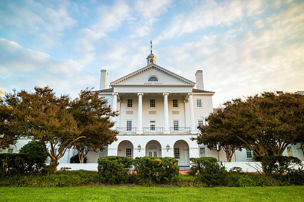 istock Government building in Richmond VA 590281200