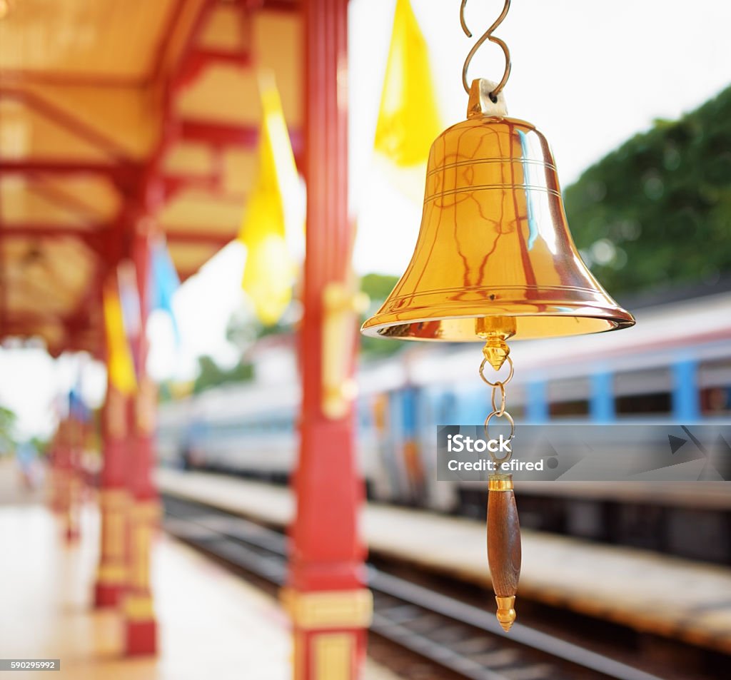 The bell is at the station Hua Hin in Thailand. - Royaltyfri Arkitektur Bildbanksbilder