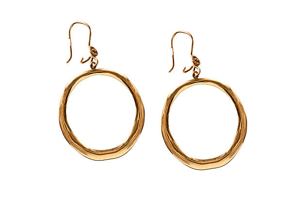 boucles d’oreilles en or isolées - gold earrings photos et images de collection