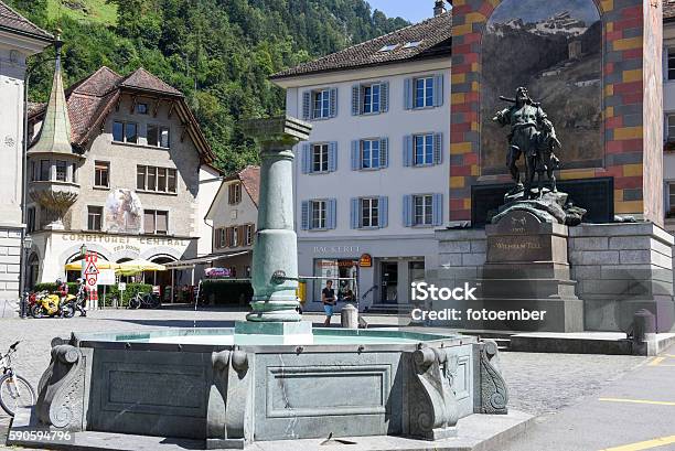 Monumento A Wilhelm Tell En La Capital Cantonal De Altdorf Foto de stock y más banco de imágenes de Alpes Europeos