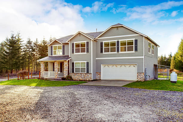 istock Two level blue country farm house with rocks trim 590620686