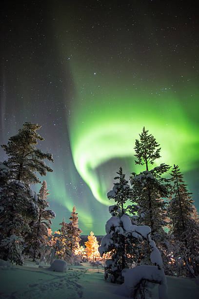 北極光。 - aurora borealis aurora polaris lapland finland ストックフォトと画像