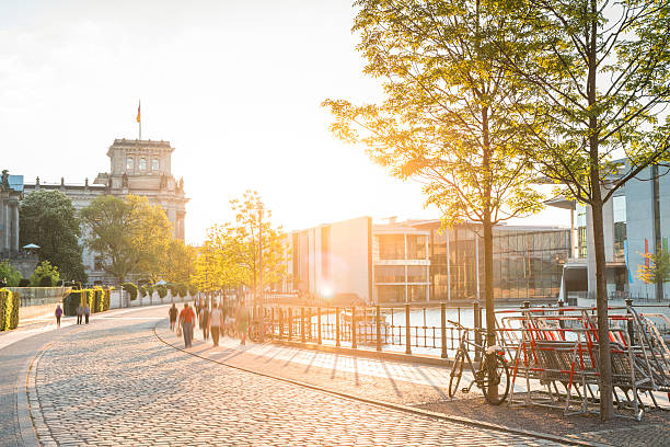 berlin, niemcy obszar rządowy z reichstag i spree river - government district zdjęcia i obrazy z banku zdjęć