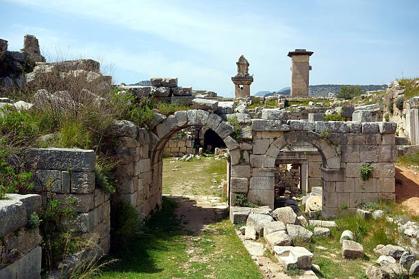 antiguas ruinas de xanthos, licia, turquía - sentinels of the tomb fotografías e imágenes de stock