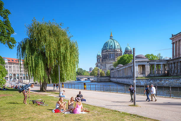 berliner dom und museumsinsel - berlin cathedral berlin germany museum island sunlight stock-fotos und bilder