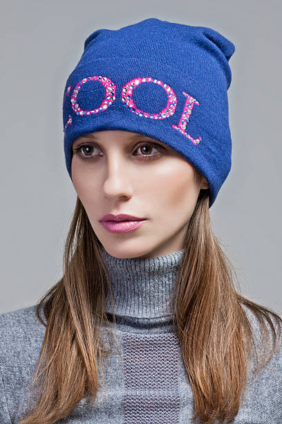 moda de invierno - fashion model women cleavage human hair fotografías e imágenes de stock