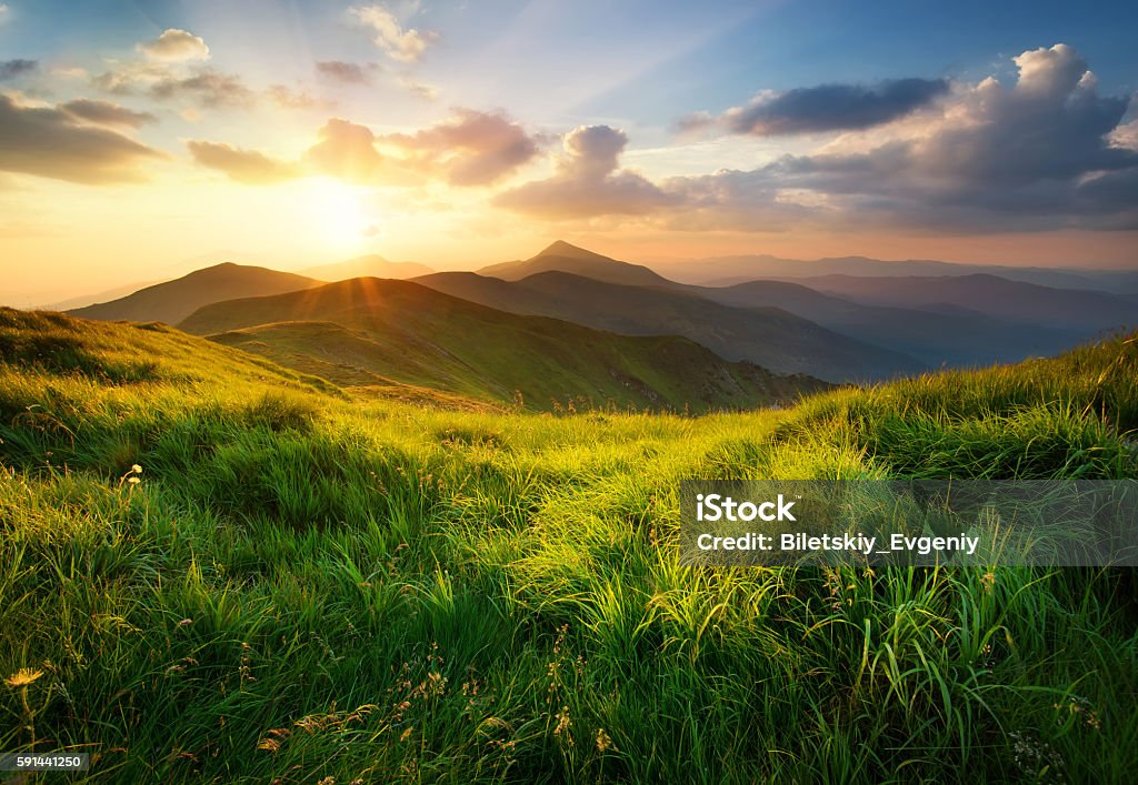 Paisaje de montaña  - Foto de stock de Montaña libre de derechos