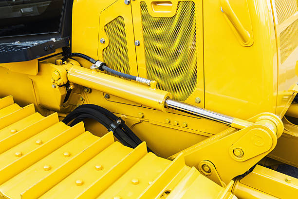 idraulica trattore giallo - construction equipment earth mover hydraulic platform cylinder foto e immagini stock