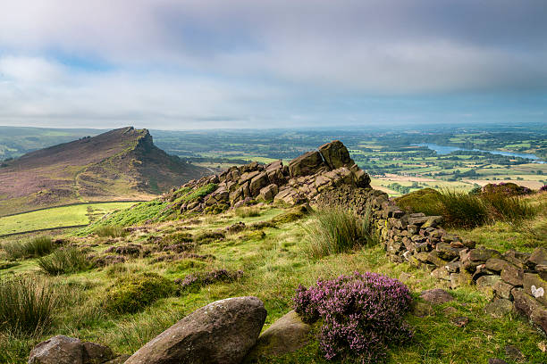 the peaks - nationalpark peak district stock-fotos und bilder