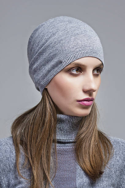 moda de inverno - fashion model women cleavage human hair - fotografias e filmes do acervo