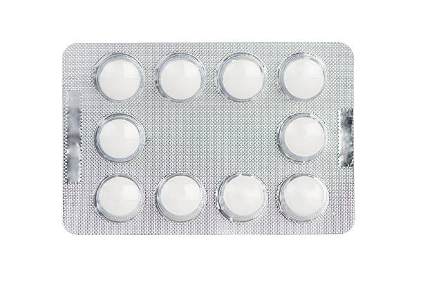 blanc tablette avec plaquette de médicament - blister pack pill medicine healthcare and medicine photos et images de collection