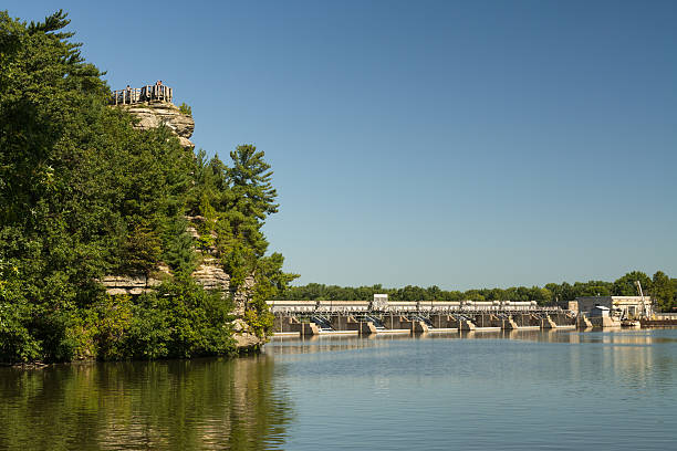 Overlook and dam on the Illinois River.