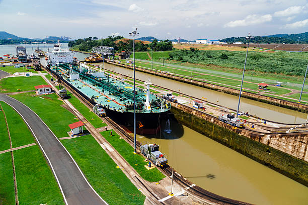 blocco canale panama city - nautical vessel outdoors color image nautical equipment foto e immagini stock