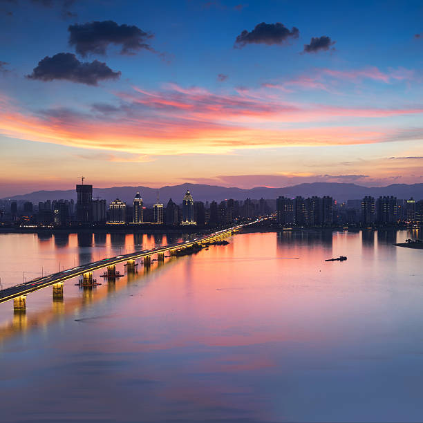 istock Sunset in the city 591986396