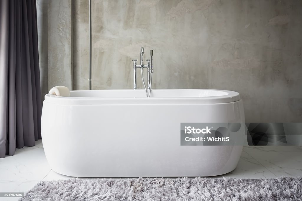Große weiße Badewanne - Lizenzfrei Badewanne Stock-Foto