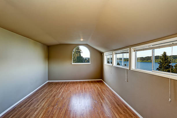 istock Empty room interior with green walls and carpet floor 591996194