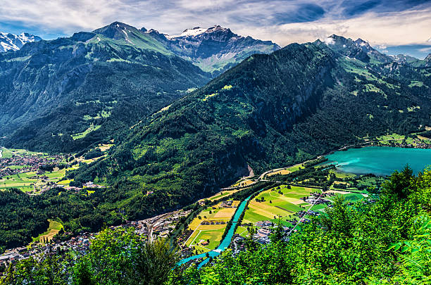 istock Interlaken to Thunersee, Switzerland, landscape 592000352