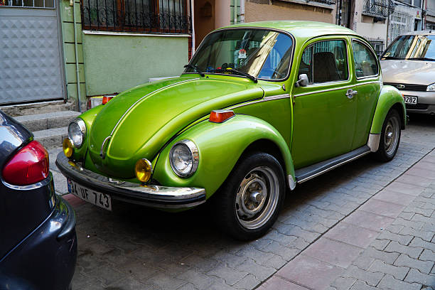 parked green classic beetle - car obsolete old editorial imagens e fotografias de stock