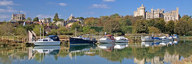 arundel cityscape - arundel england imagens e fotografias de stock