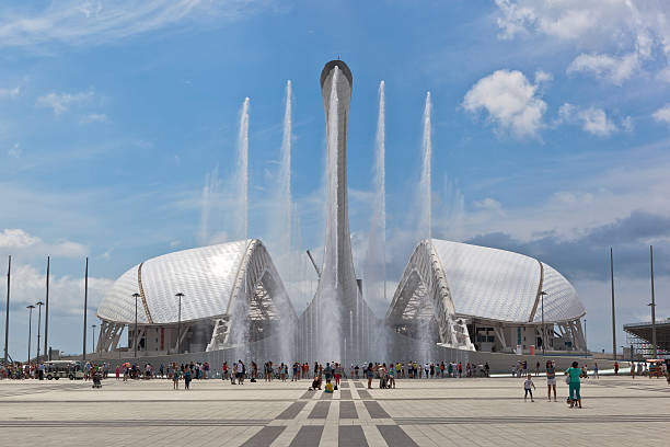 вид на поющий фонтан и стадион "фишт" - olympic torch стоковые фото и изображения