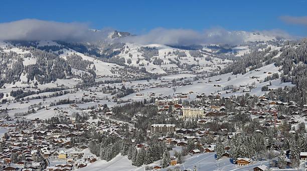 famous village and holiday resort gstaad - bernese oberland gstaad winter snow imagens e fotografias de stock