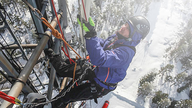 istock Telecommunication manual high worker engineer climbing an antenna 592366324