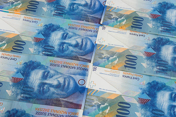 antecetti in 100 franchi svizzeri - swiss currency switzerland currency paper currency foto e immagini stock