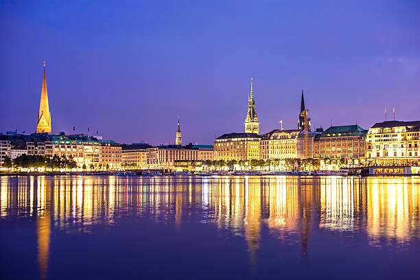 istock Hamburg Binnenalster 592385024