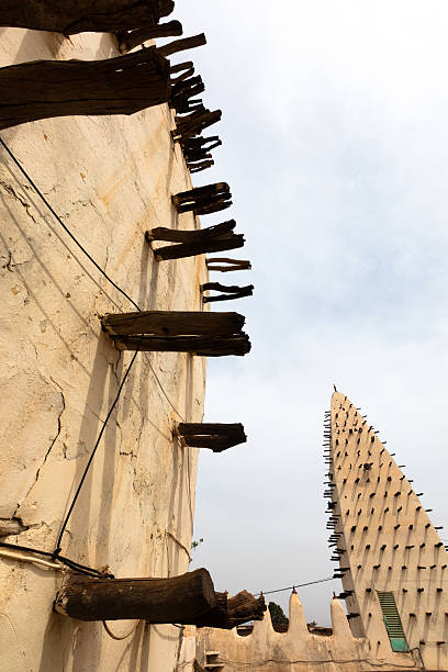 istock Mosque in Bobo-Dioulasso 592385408