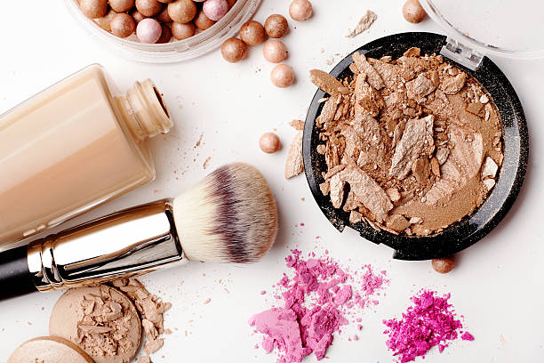 maquillage cosmétiques - crushed make up cosmetics lipstick photos et images de collection